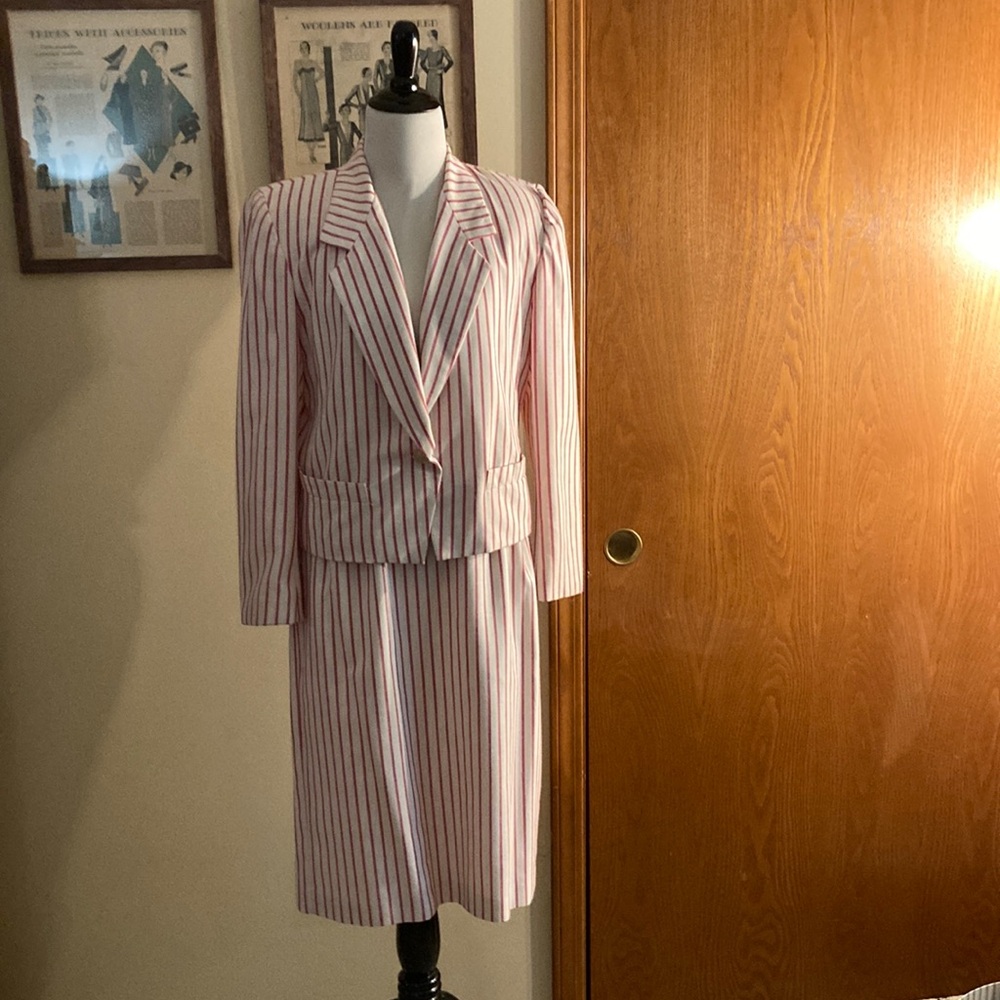Pink and Off White Vintage Stripe Suit 8P Sweet Suit
